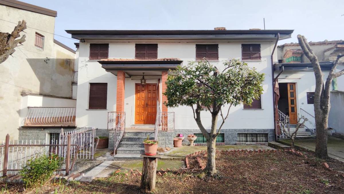 Foto 1 di 30 - Casa indipendente in vendita a Gropparello
