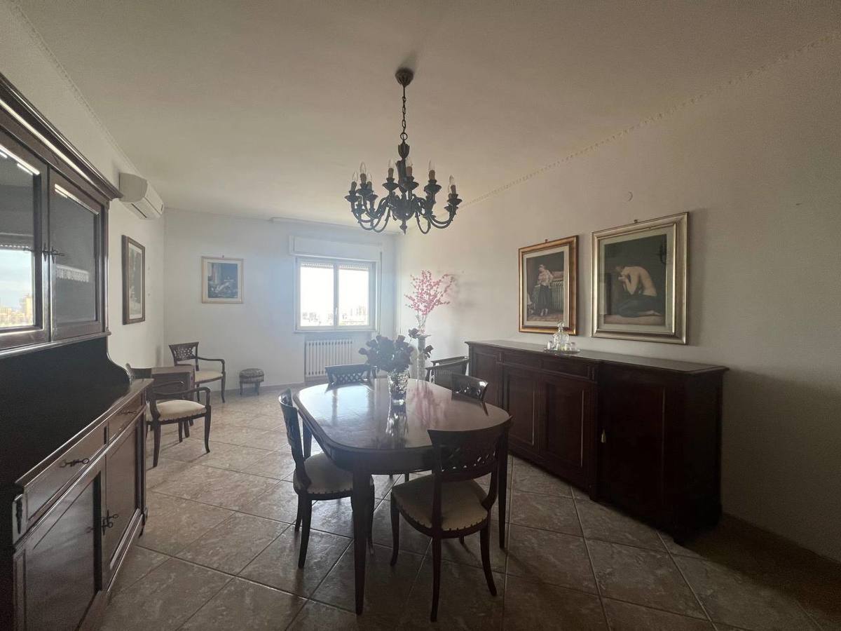 Foto 10 di 47 - Appartamento in vendita a Taranto