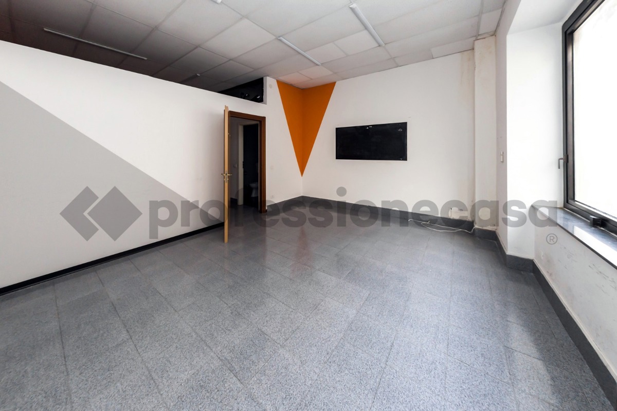 Foto 10 di 18 - Ufficio in vendita a Portici