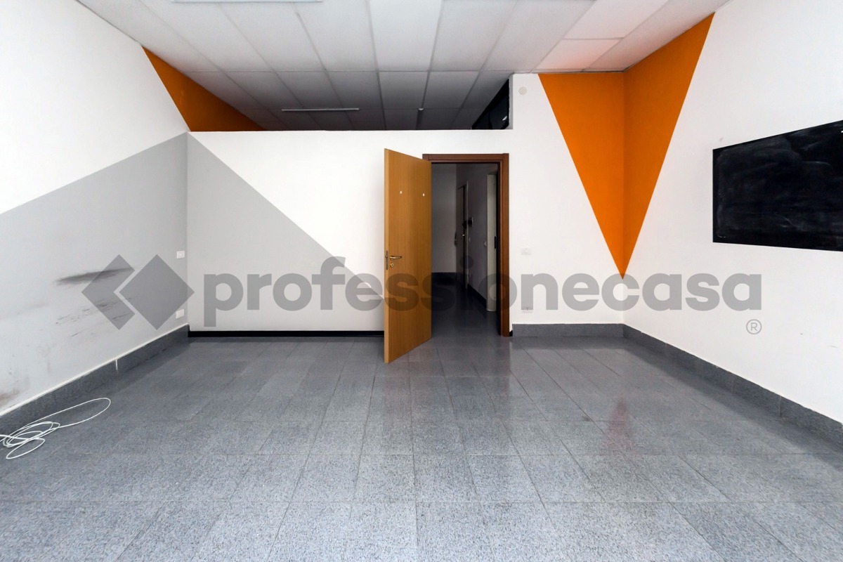 Foto 13 di 18 - Ufficio in vendita a Portici