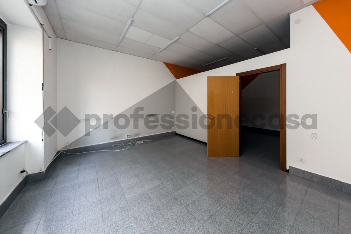 Foto 12 di 18 - Ufficio in vendita a Portici