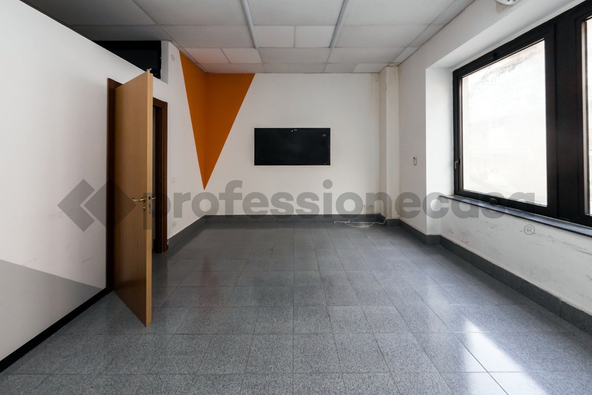 Foto 9 di 18 - Ufficio in vendita a Portici