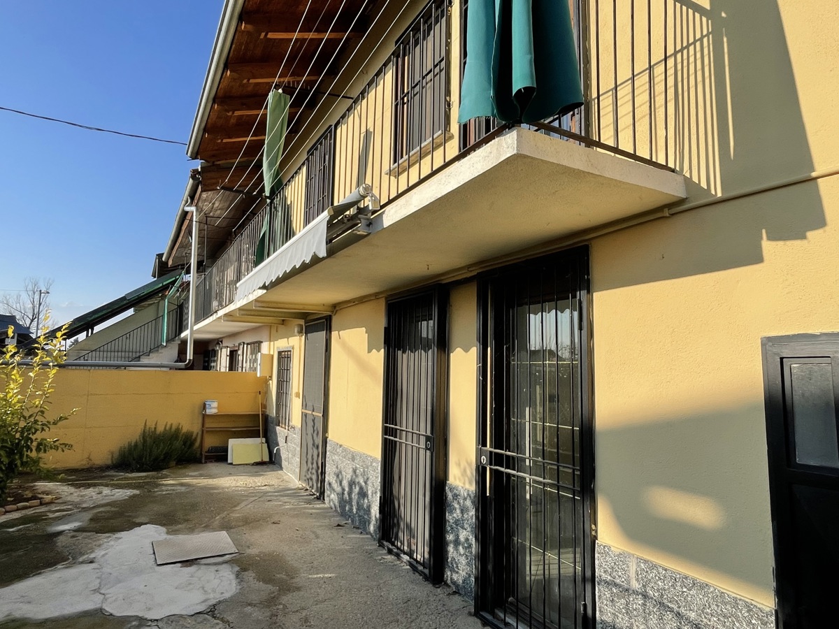 Foto 3 di 34 - Casa indipendente in vendita a Cavour