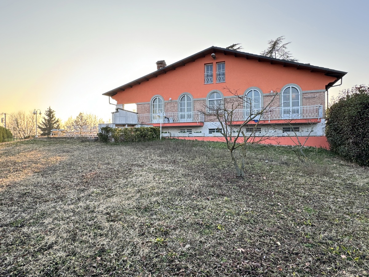 Foto 3 di 54 - Villa in vendita a Castelnuovo Don Bosco