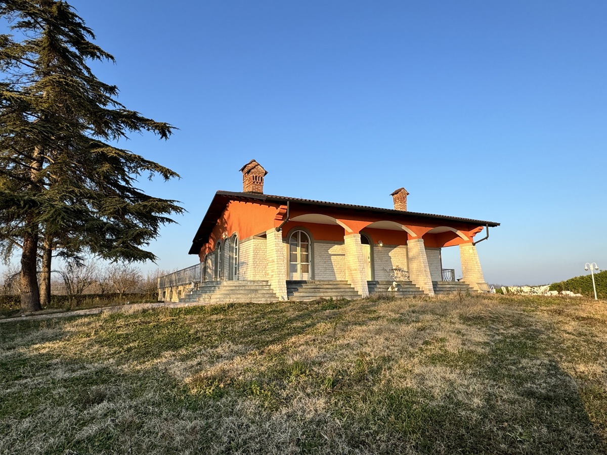 Foto 2 di 54 - Villa in vendita a Castelnuovo Don Bosco