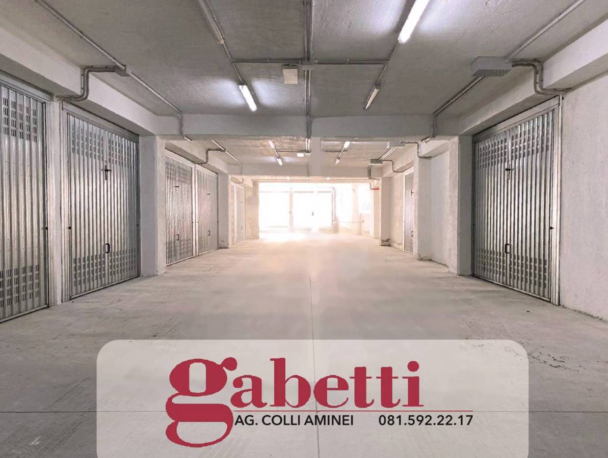 Foto 2 di 12 - Garage in vendita a Napoli