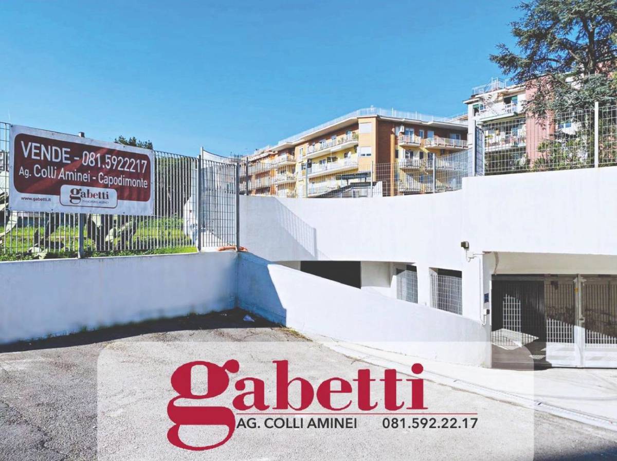 Foto 1 di 12 - Garage in vendita a Napoli