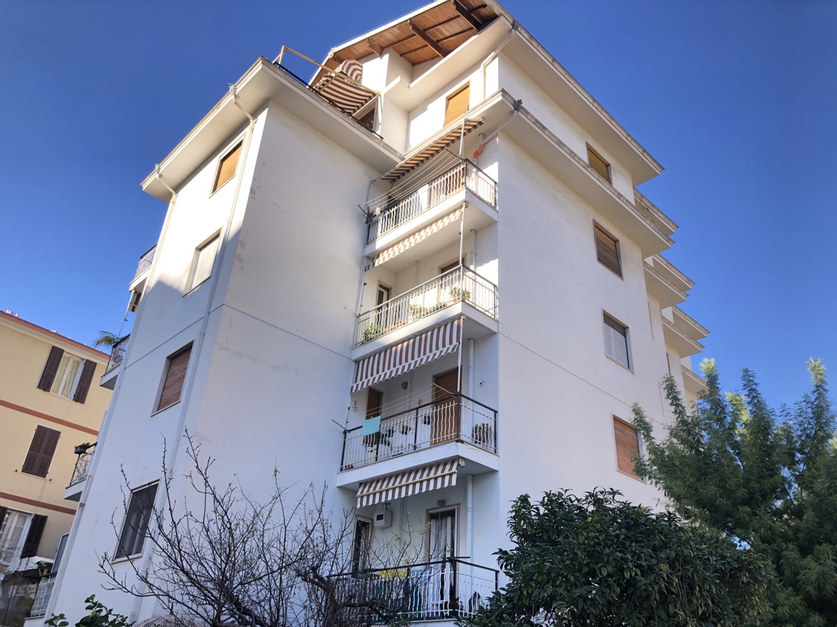 Foto 1 di 39 - Appartamento in vendita a Sanremo