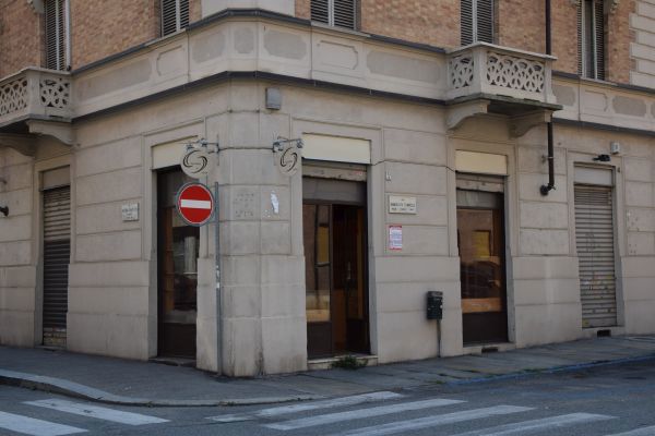 Foto 1 di 7 - Negozio in affitto a Torino