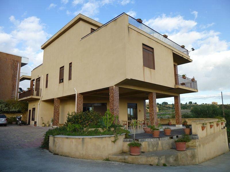 Foto 1 di 18 - Villa in vendita a Agrigento