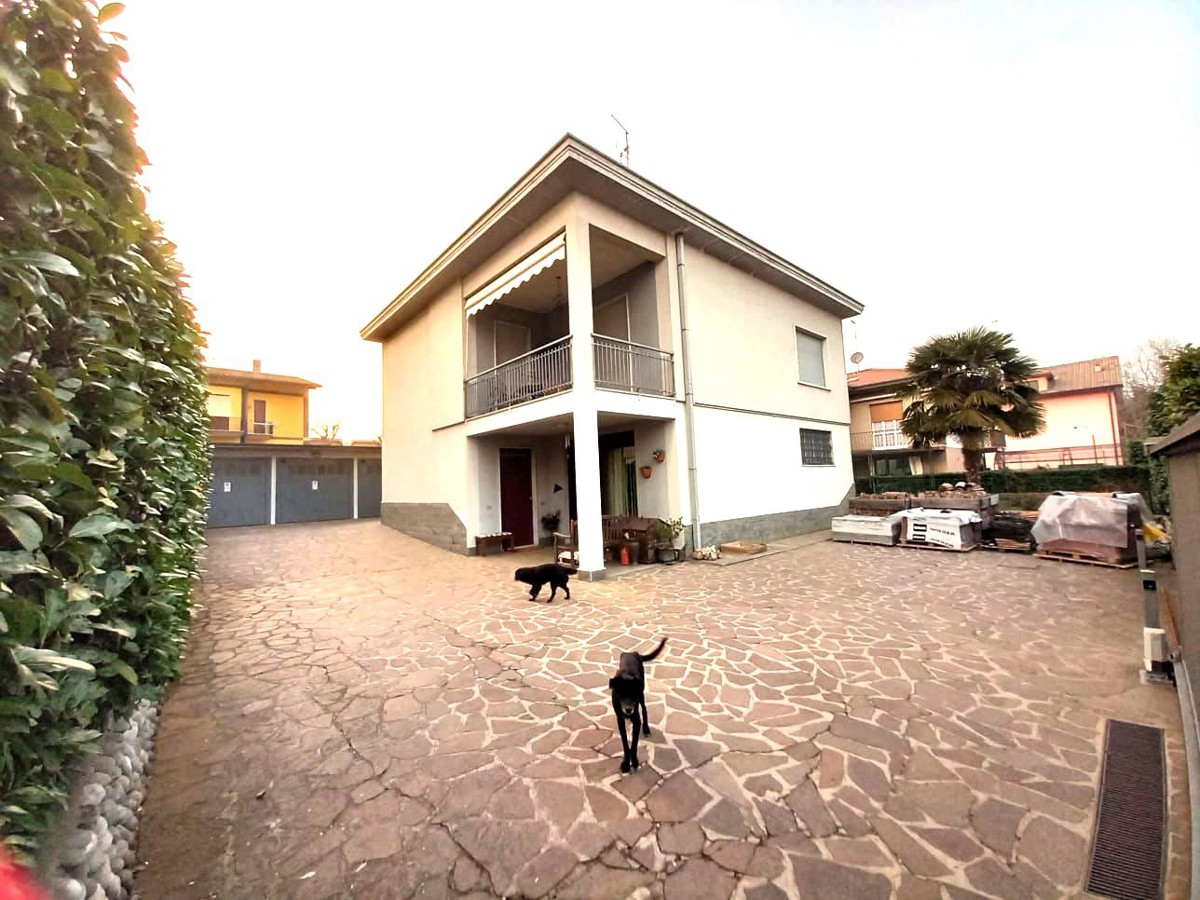 Casa indipendente in vendita a Cantù (CO)