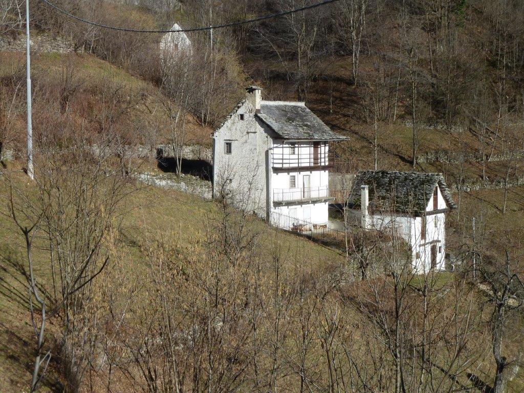 Foto 1 di 27 - Casa indipendente in vendita a Varzo