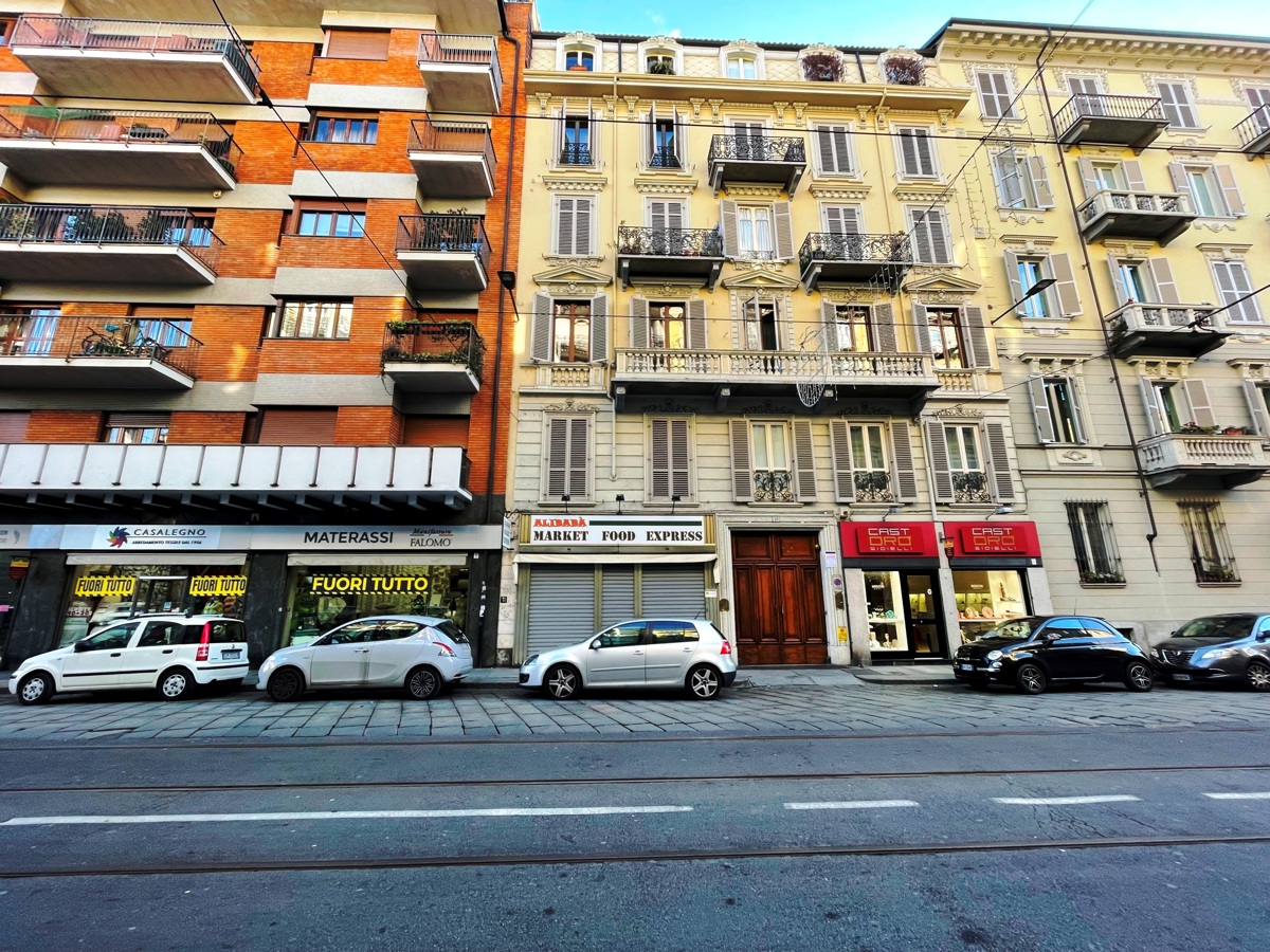Foto 1 di 18 - Negozio in affitto a Torino