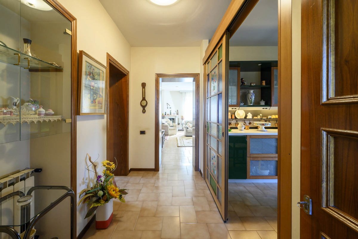 Foto 14 di 25 - Casa indipendente in vendita a Gubbio