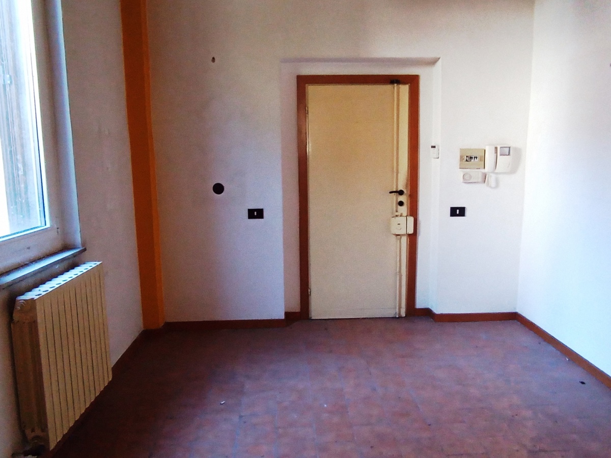 Foto 16 di 22 - Ufficio in affitto a Spoleto