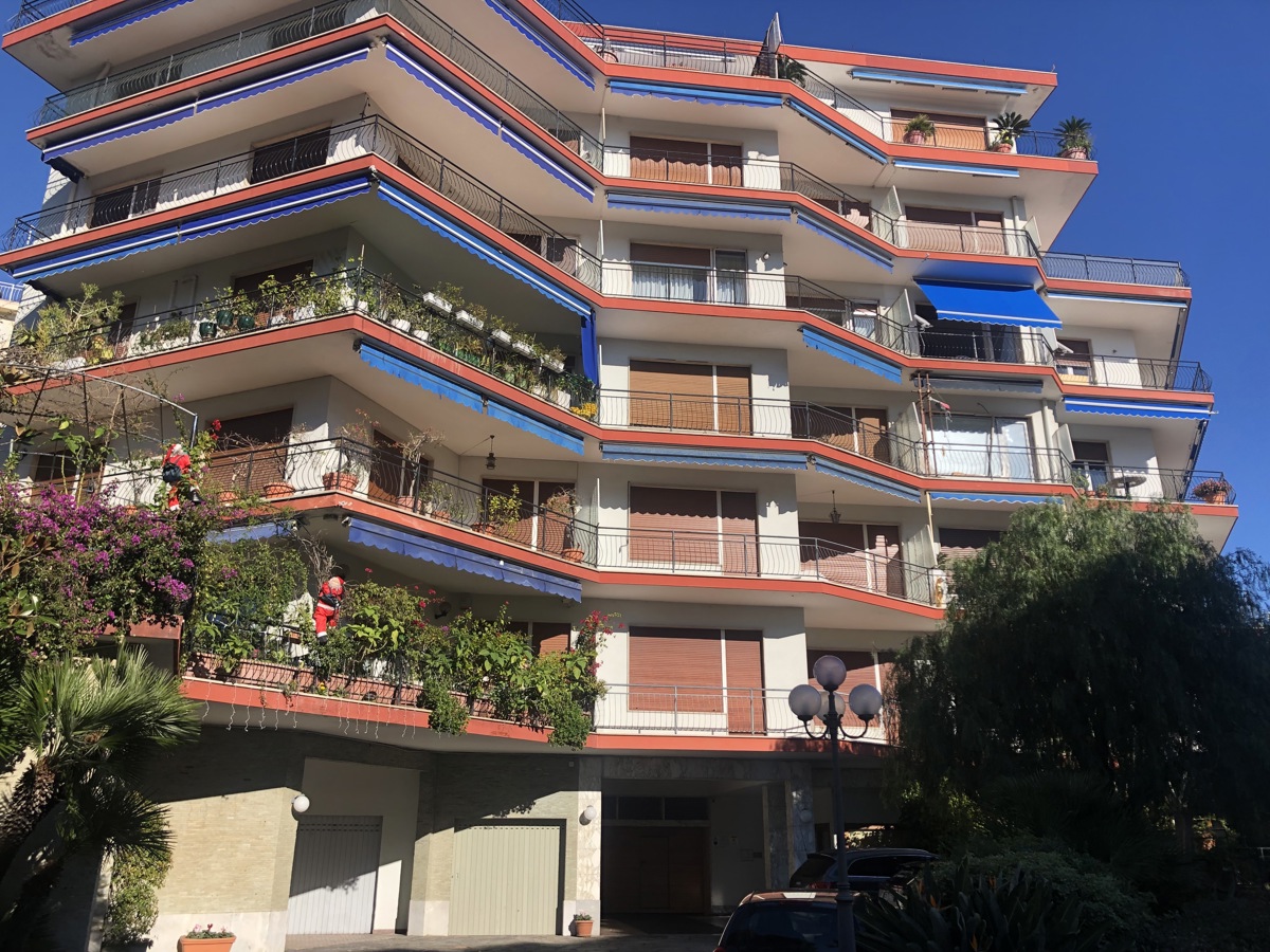 Foto 1 di 45 - Appartamento in vendita a Sanremo