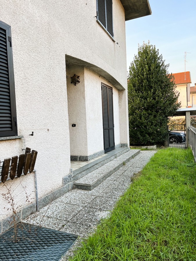 Foto 4 di 19 - Villa a schiera in vendita a Origgio