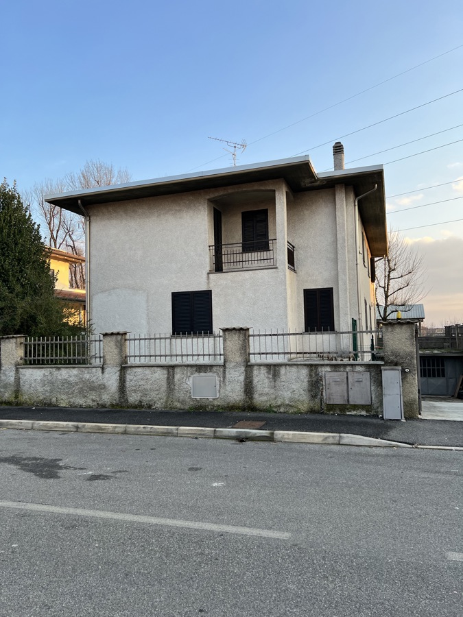Foto 2 di 19 - Villa a schiera in vendita a Origgio