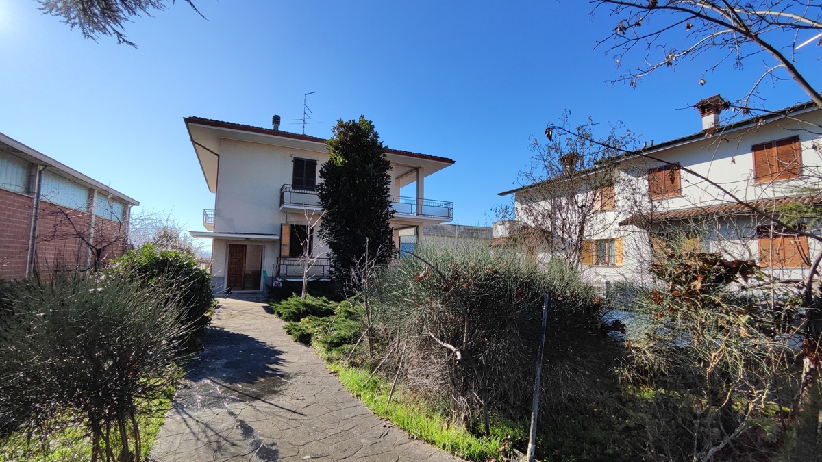 Foto 1 di 40 - Villa a schiera in vendita a Piacenza