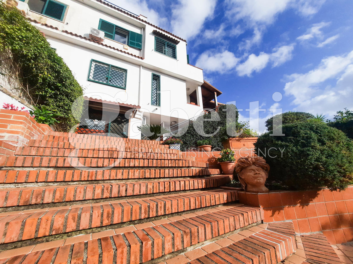 Foto 2 di 37 - Villa a schiera in vendita a Giugliano in Campania