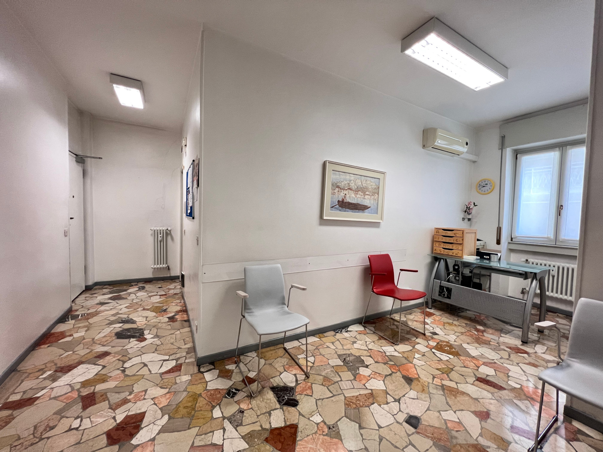 Foto 3 di 6 - Ufficio in affitto a Malgrate