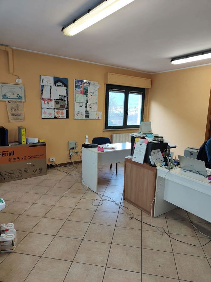 Foto 1 di 3 - Ufficio in affitto a Spoleto