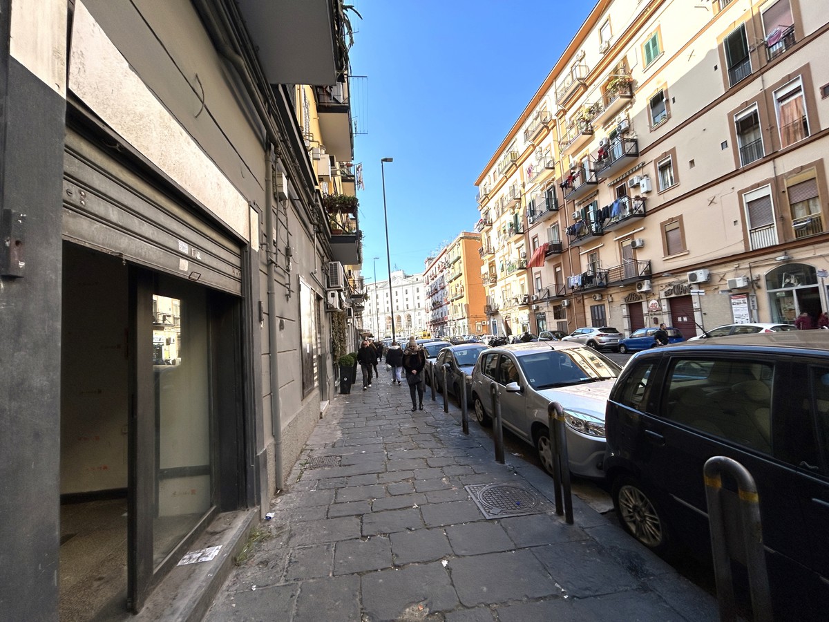 Foto 4 di 24 - Negozio in affitto a Napoli