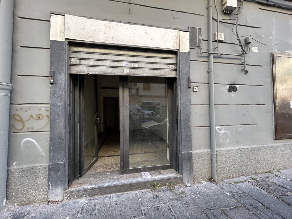 Foto 3 di 24 - Negozio in affitto a Napoli