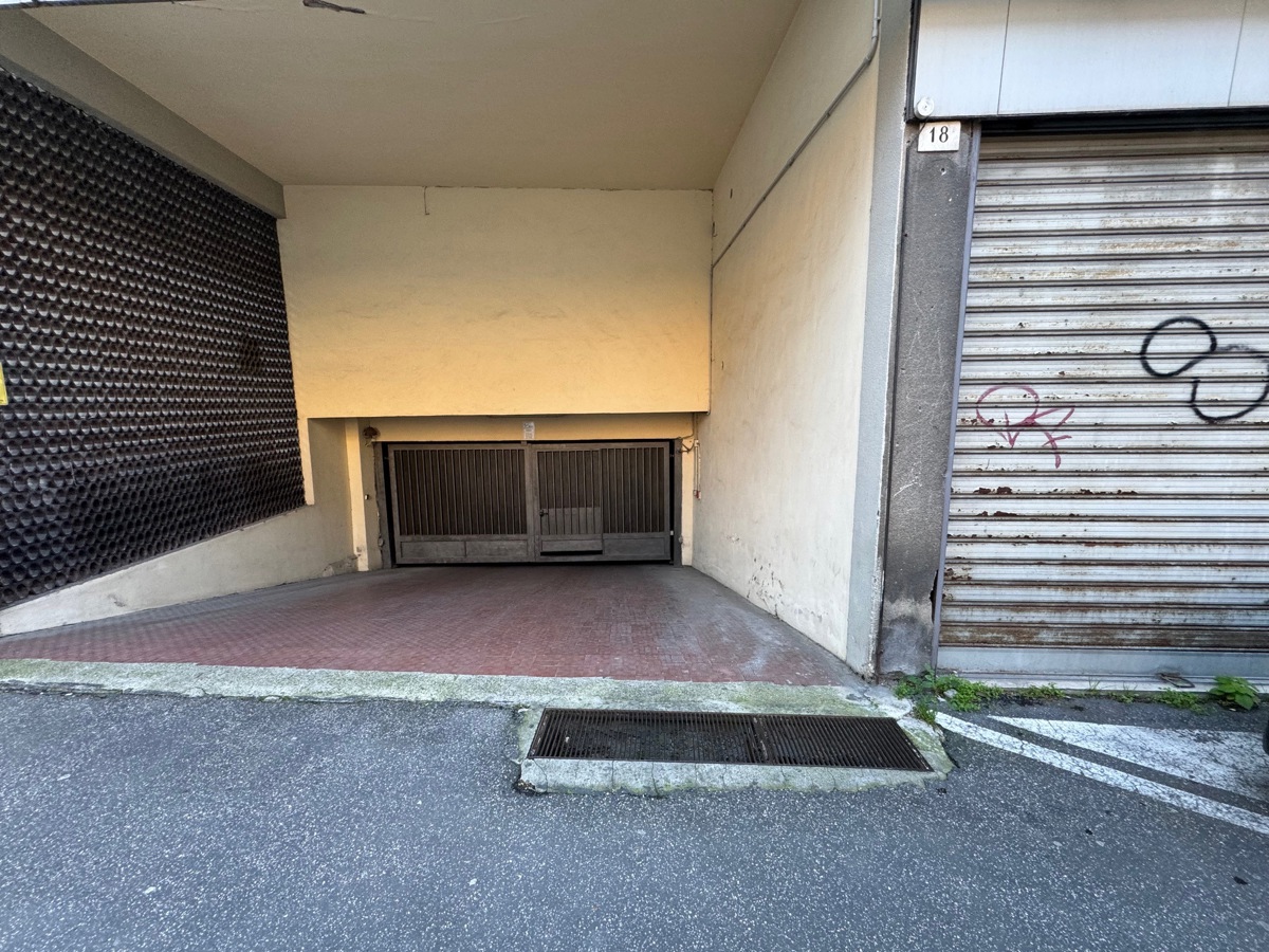 Foto 1 di 12 - Garage in vendita a Terni