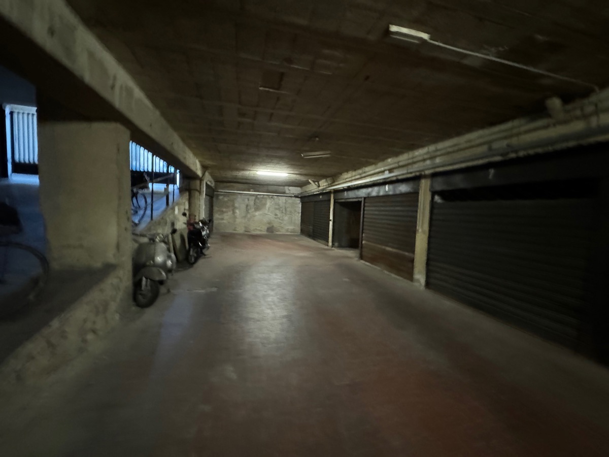 Foto 10 di 12 - Garage in vendita a Terni