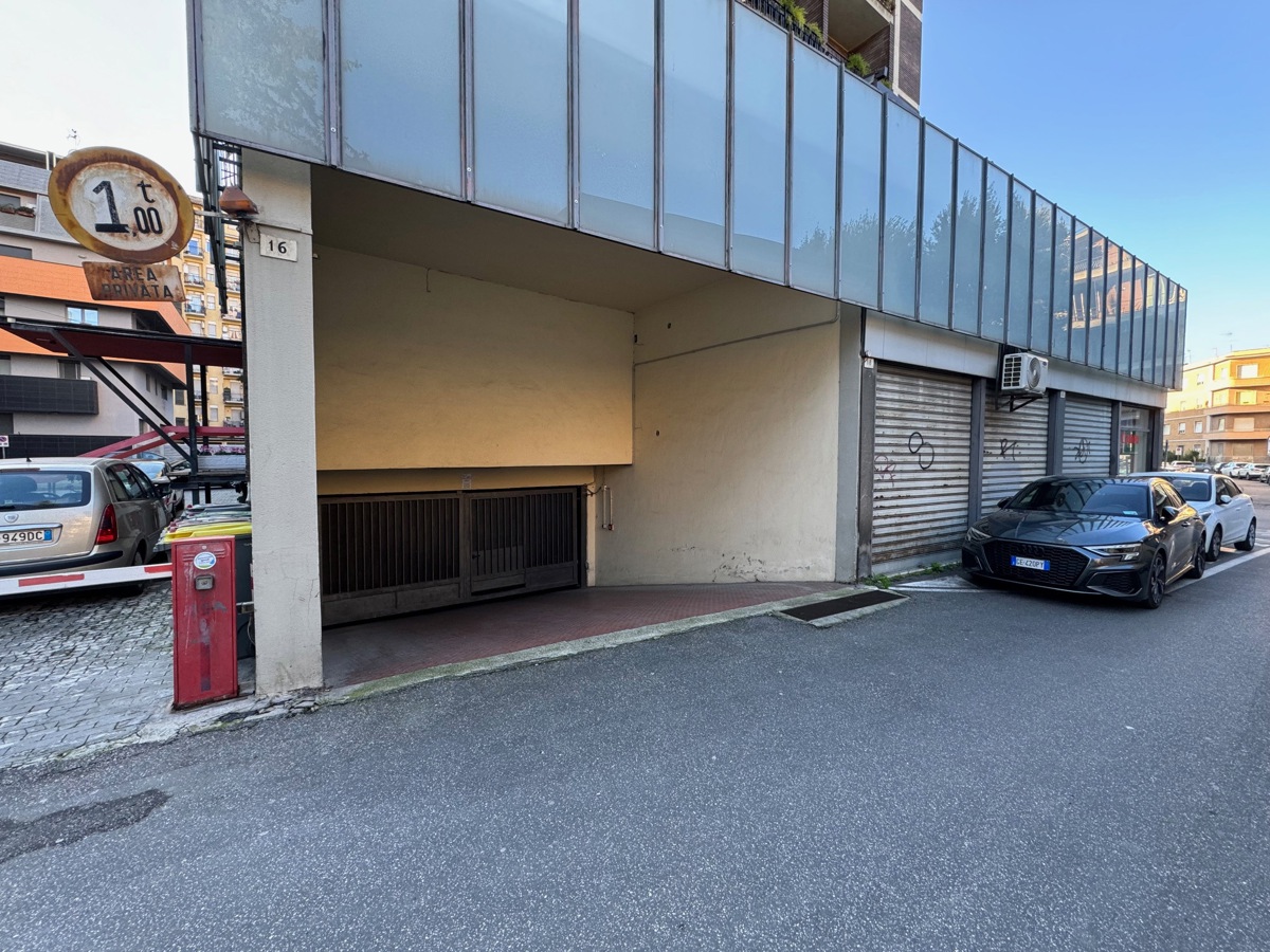 Foto 2 di 12 - Garage in vendita a Terni