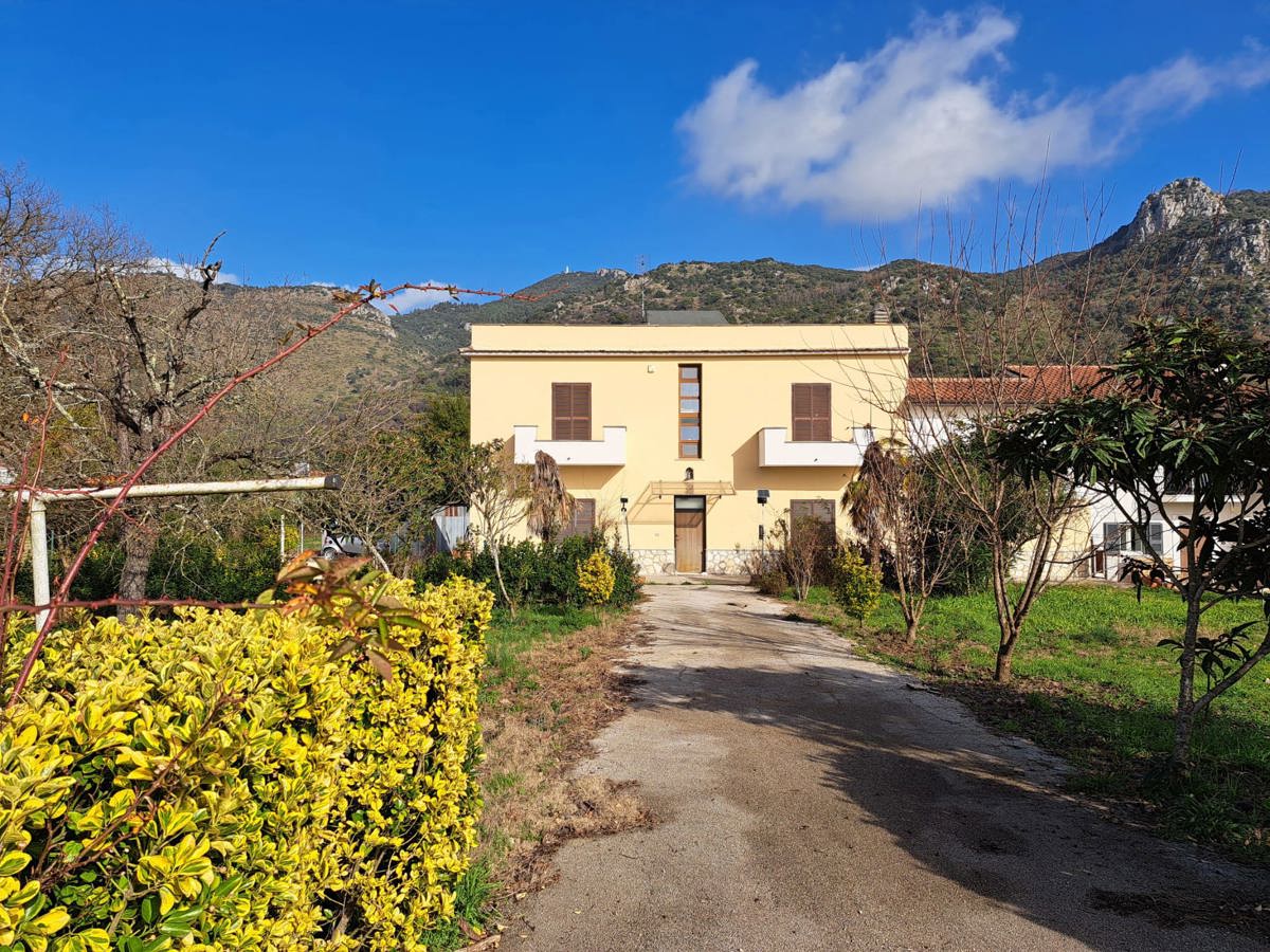 Foto 1 di 26 - Villa a schiera in vendita a Cassino
