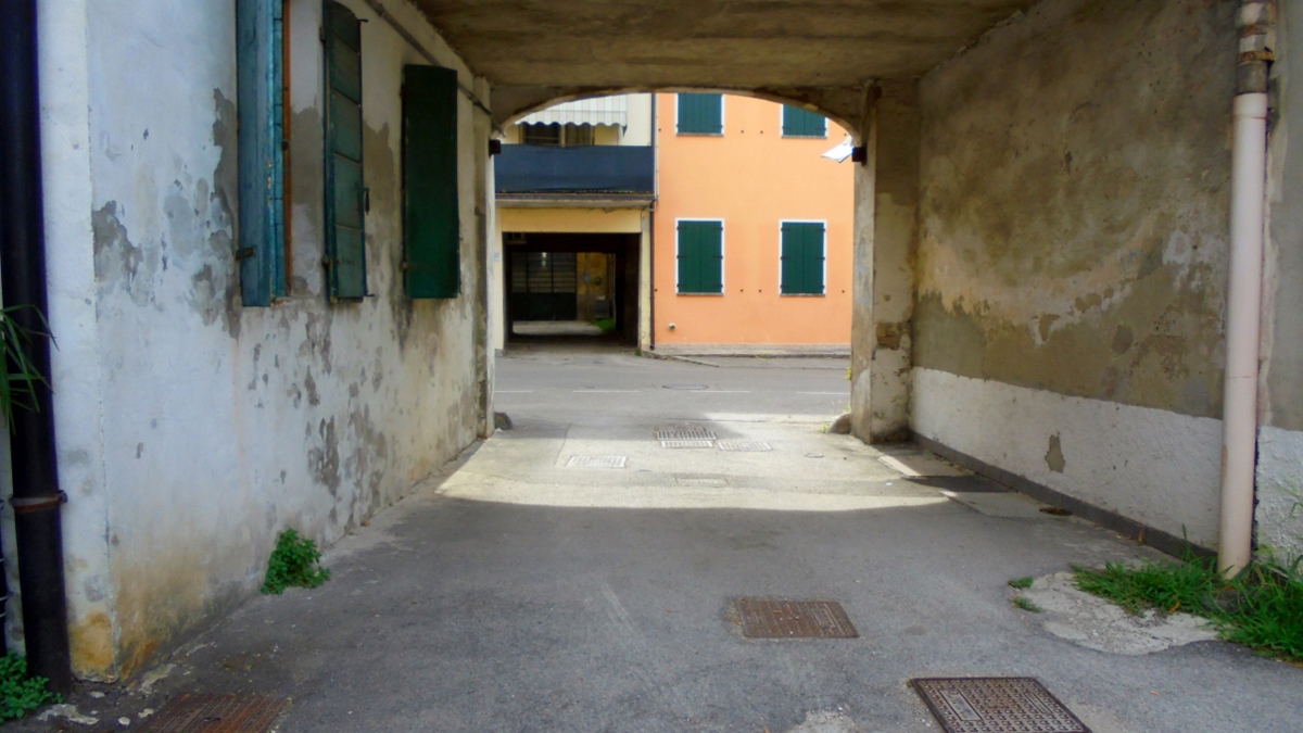Foto 2 di 8 - Palazzo o stabile in vendita a Selvazzano Dentro