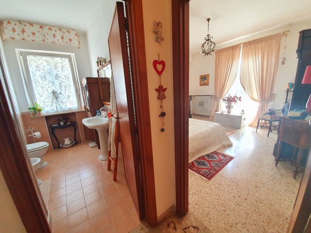 Foto 10 di 11 - Appartamento in vendita a Assisi