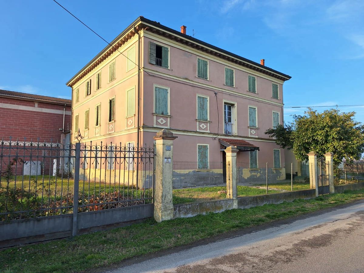 Foto 9 di 15 - Palazzo o stabile in vendita a Fabbrico
