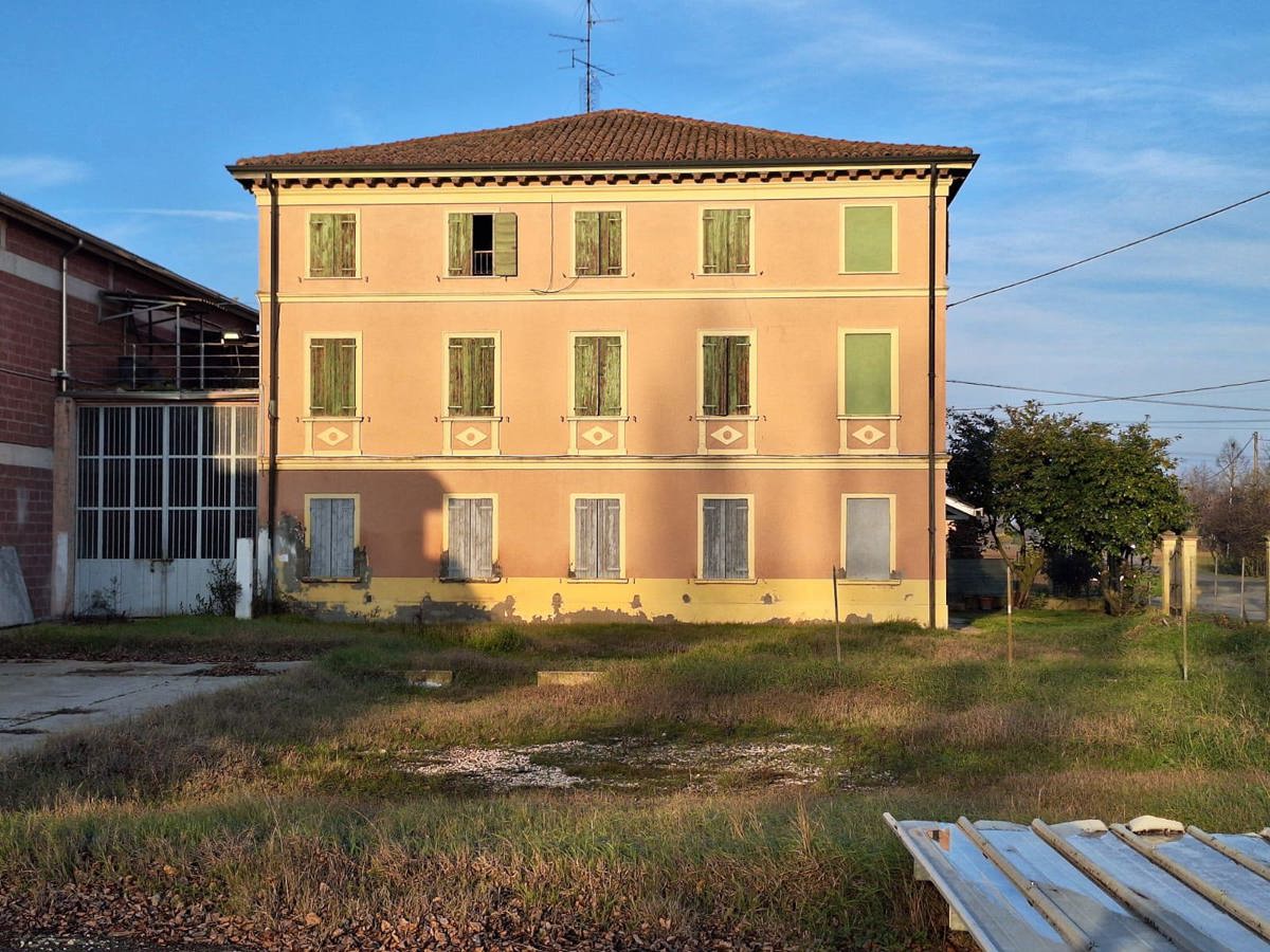Foto 10 di 15 - Palazzo o stabile in vendita a Fabbrico