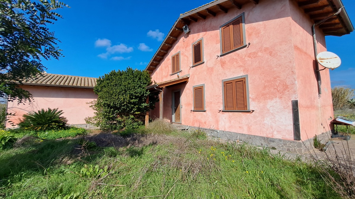 Foto 2 di 25 - Villa in vendita a Oristano