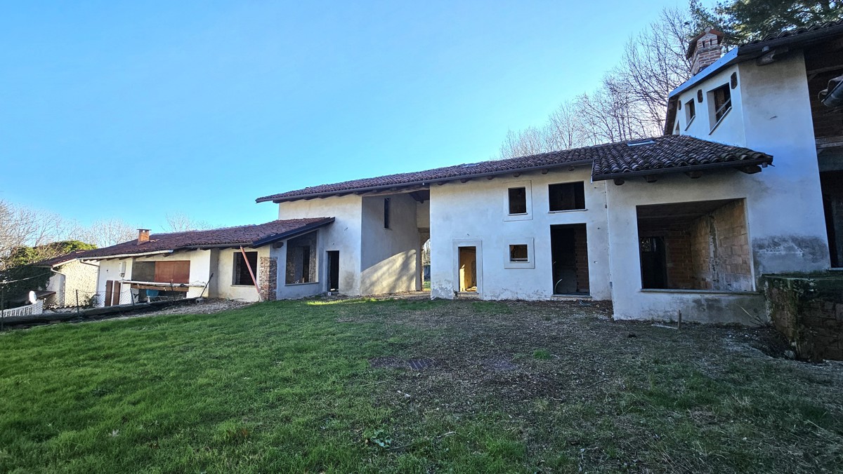 Foto 8 di 29 - Palazzo o stabile in vendita a Pinerolo