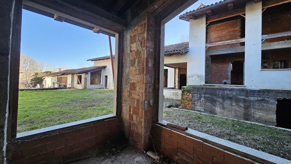 Foto 15 di 29 - Palazzo o stabile in vendita a Pinerolo