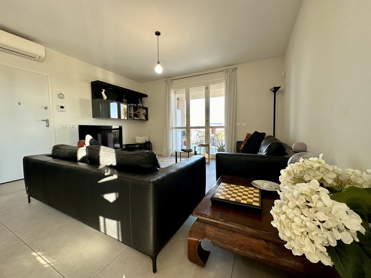 Foto 3 di 12 - Appartamento in vendita a Peschiera del Garda