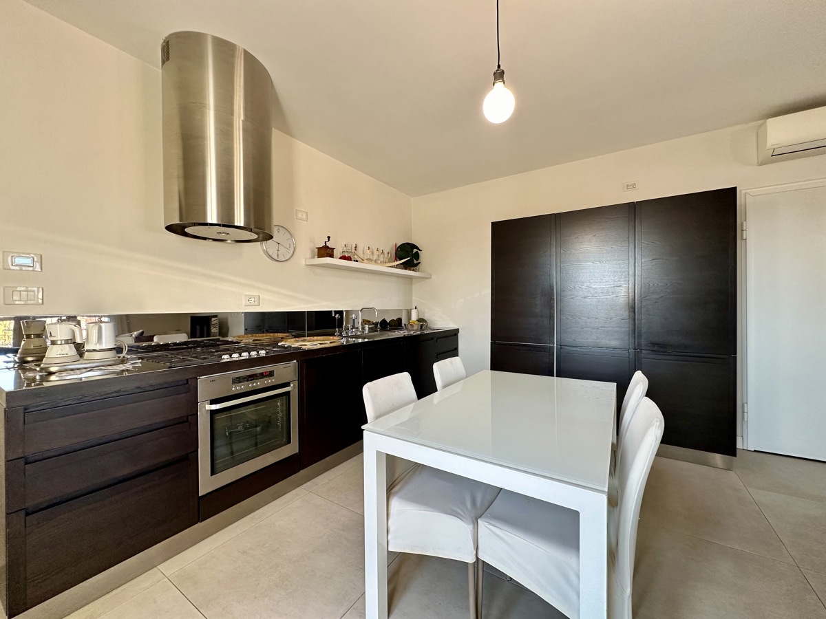 Foto 4 di 12 - Appartamento in vendita a Peschiera del Garda