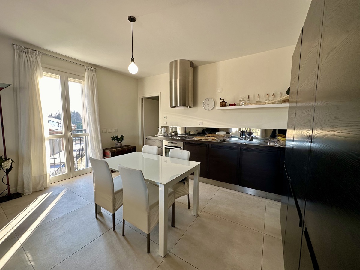 Foto 5 di 12 - Appartamento in vendita a Peschiera del Garda