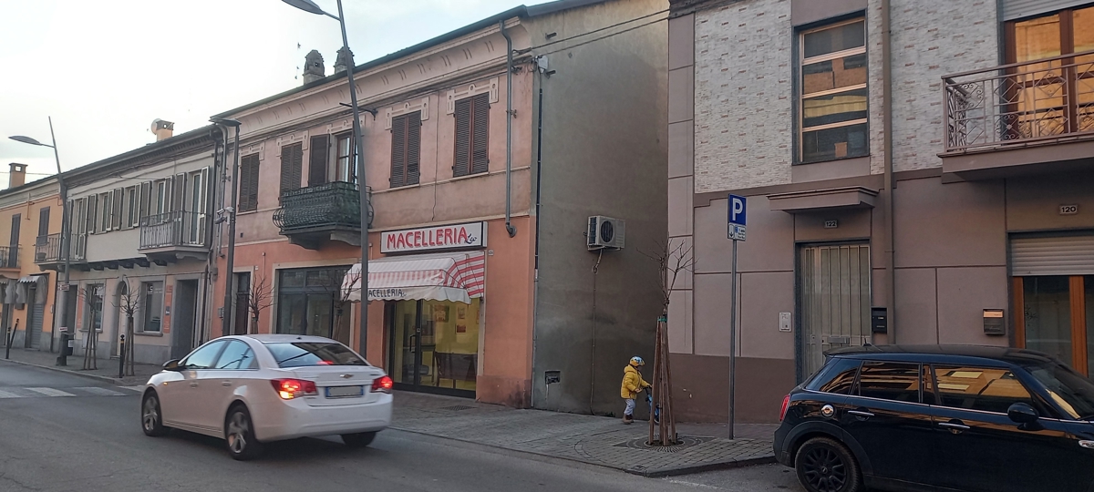 Foto 1 di 27 - Palazzo o stabile in vendita a Grinzane Cavour