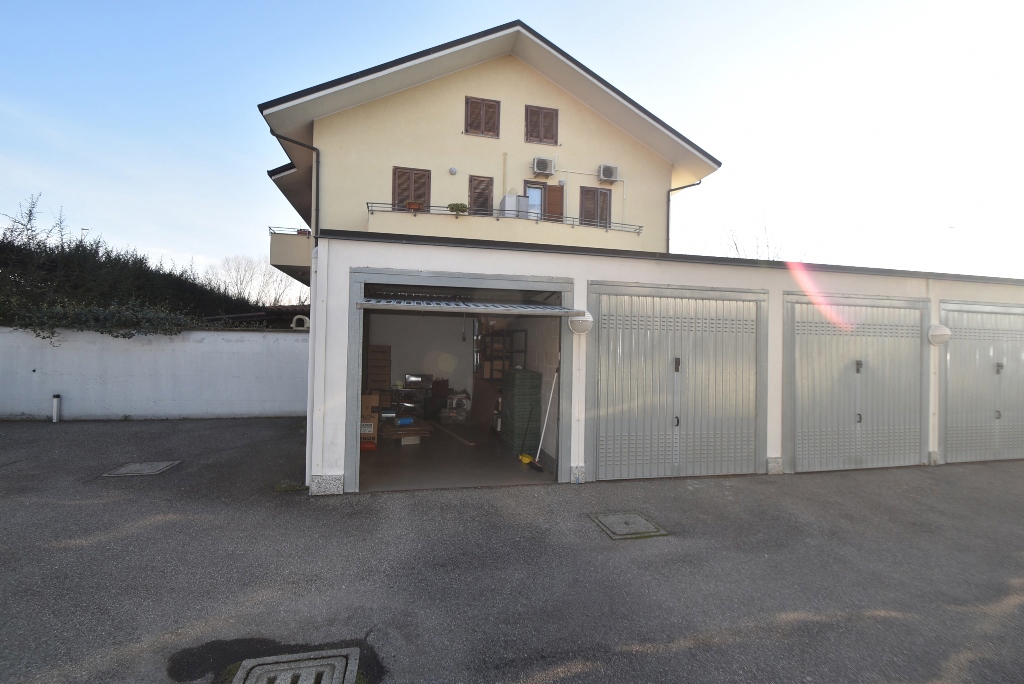 Foto 3 di 5 - Garage in vendita a Sedriano