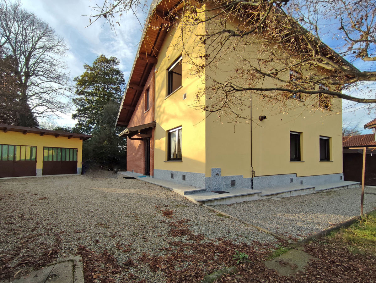 Foto 12 di 23 - Villa a schiera in vendita a Castelletto Sopra Ticino
