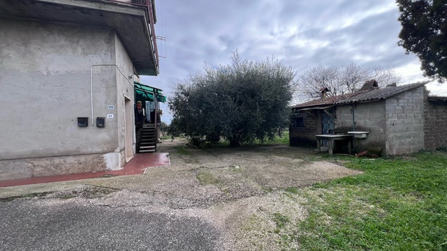 Foto 3 di 11 - Casa indipendente in vendita a Civita Castellana