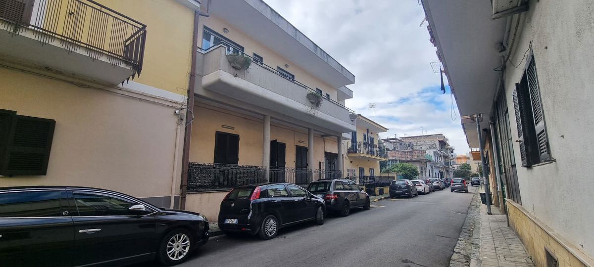 Foto 1 di 30 - Palazzo o stabile in vendita a Pomigliano d'Arco