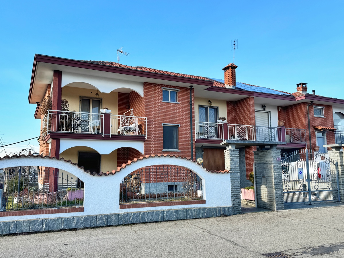 Foto 2 di 54 - Villa a schiera in vendita a Poirino