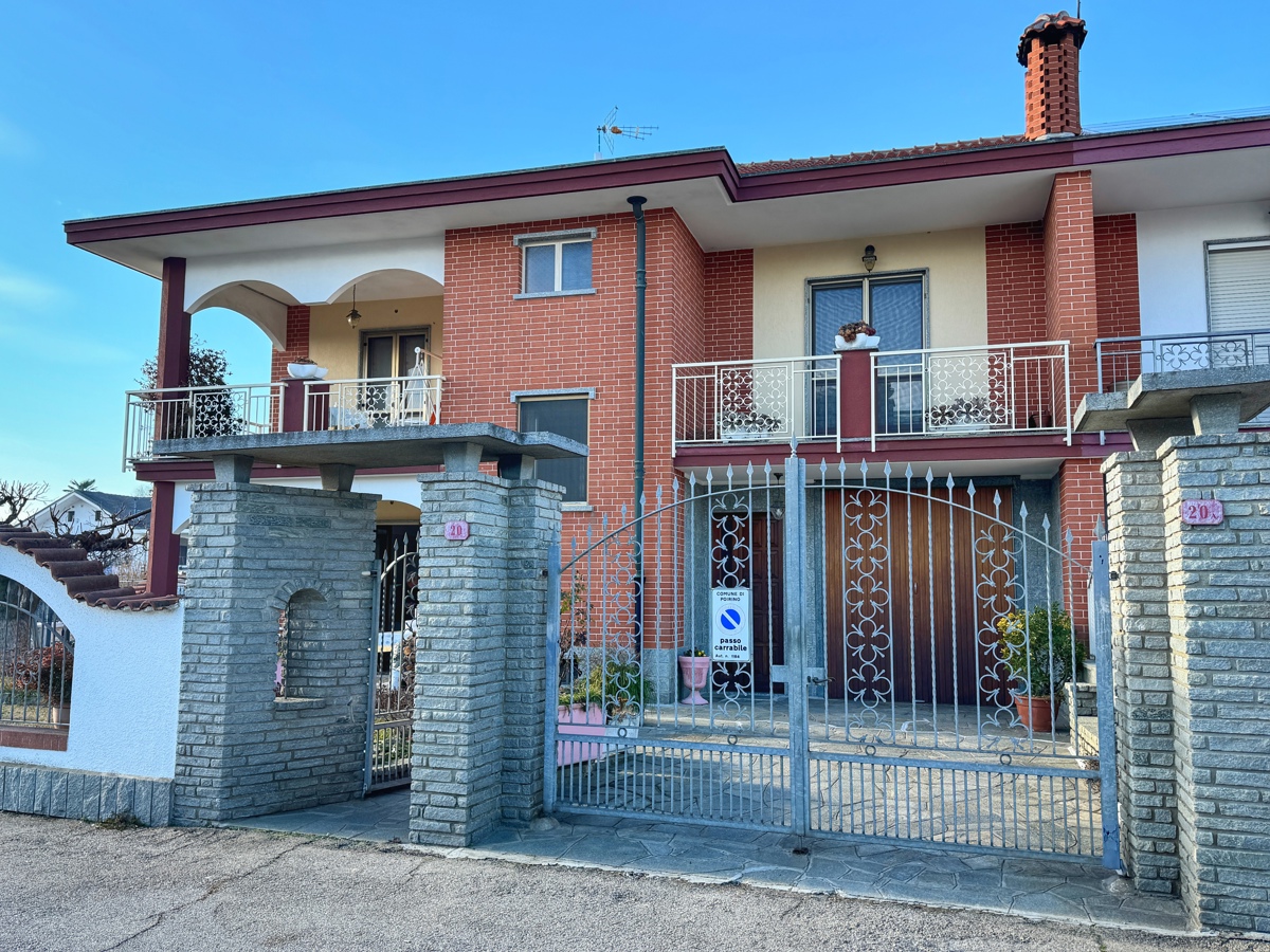 Foto 3 di 54 - Villa a schiera in vendita a Poirino