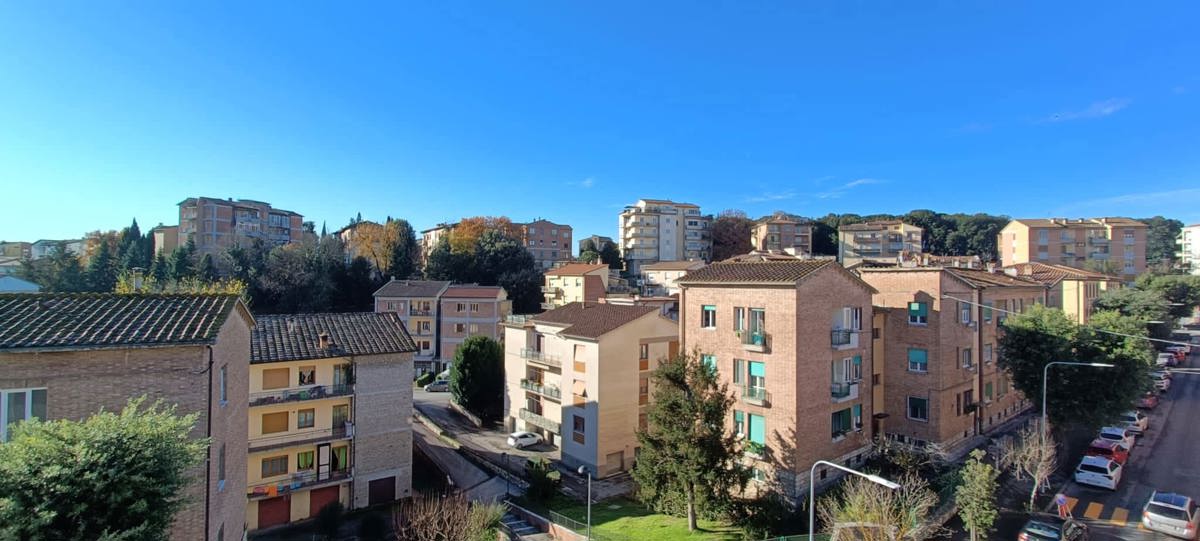 Foto 1 di 15 - Appartamento in vendita a Siena